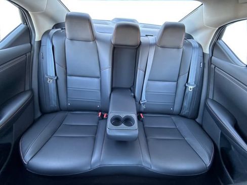 Used 2025 Nissan Sentra SR w/ SR Premium Package FWD image 16