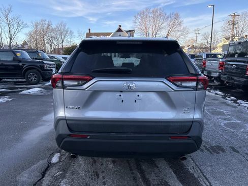 Used 2019 Toyota RAV4 LE image 6