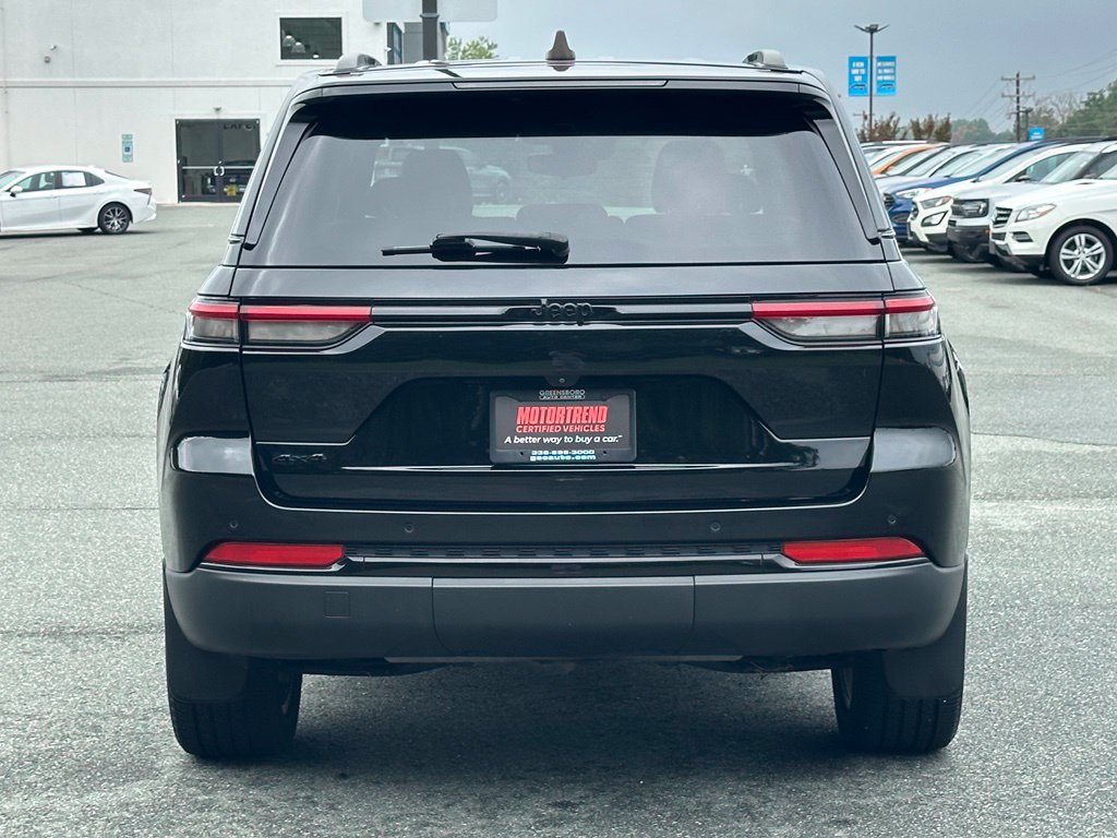 Used 2023 Jeep Grand Cherokee Altitude AWD/4WD image 8