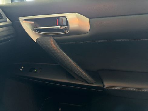 Used 2015 Lexus CT 200h w/ Seat Comfort Package FWD image 17
