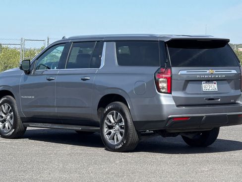 Used 2022 Chevrolet Suburban LT w/ Luxury Package AWD/4WD image 5