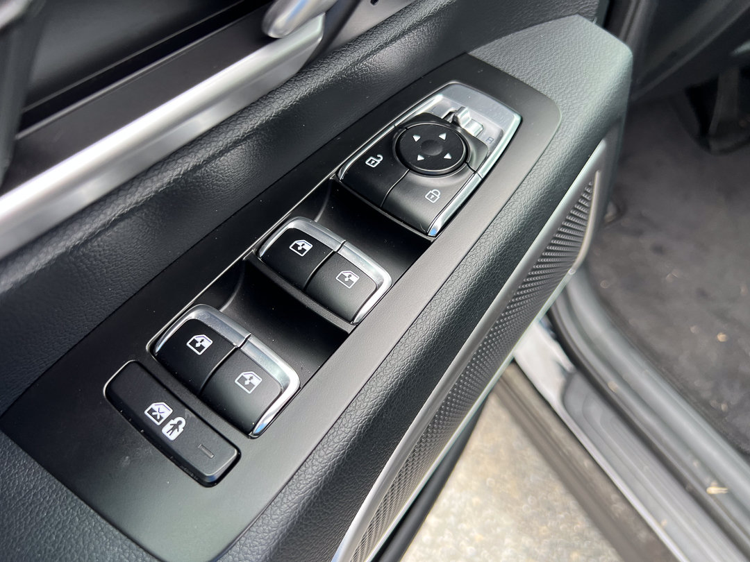Used 2025 Kia Telluride LX FWD image 17