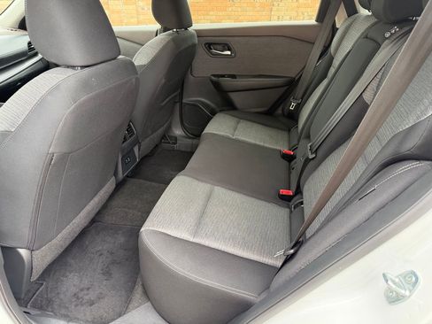 Used 2023 Nissan Rogue SV image 5