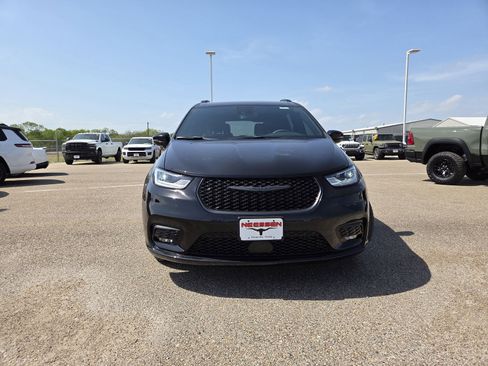 New 2026 Chrysler Pacifica Select FWD image 2