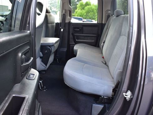 Used 2018 RAM 1500 Express image 19