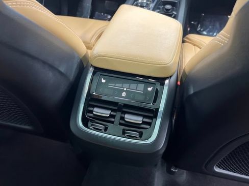 Used 2023 Volvo XC60 B5 Ultimate w/ Climate Package AWD/4WD image 23