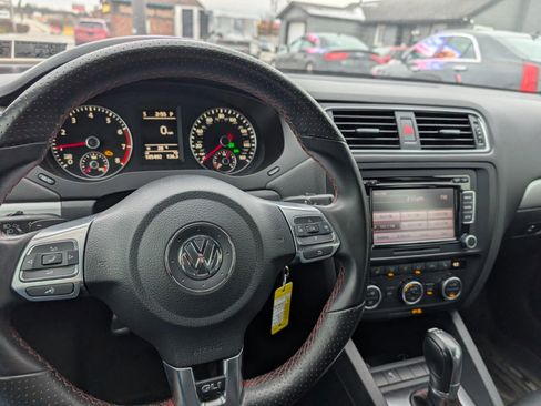 Used 2013 Volkswagen Jetta GLI Autobahn FWD image 16