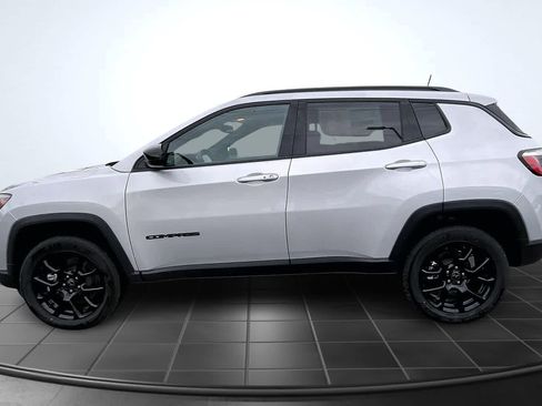 New 2026 Jeep Compass Latitude image 3