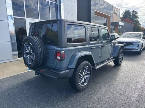 Used 2024 Jeep Wrangler Unlimited w/ Convenience Group AWD/4WD image 7
