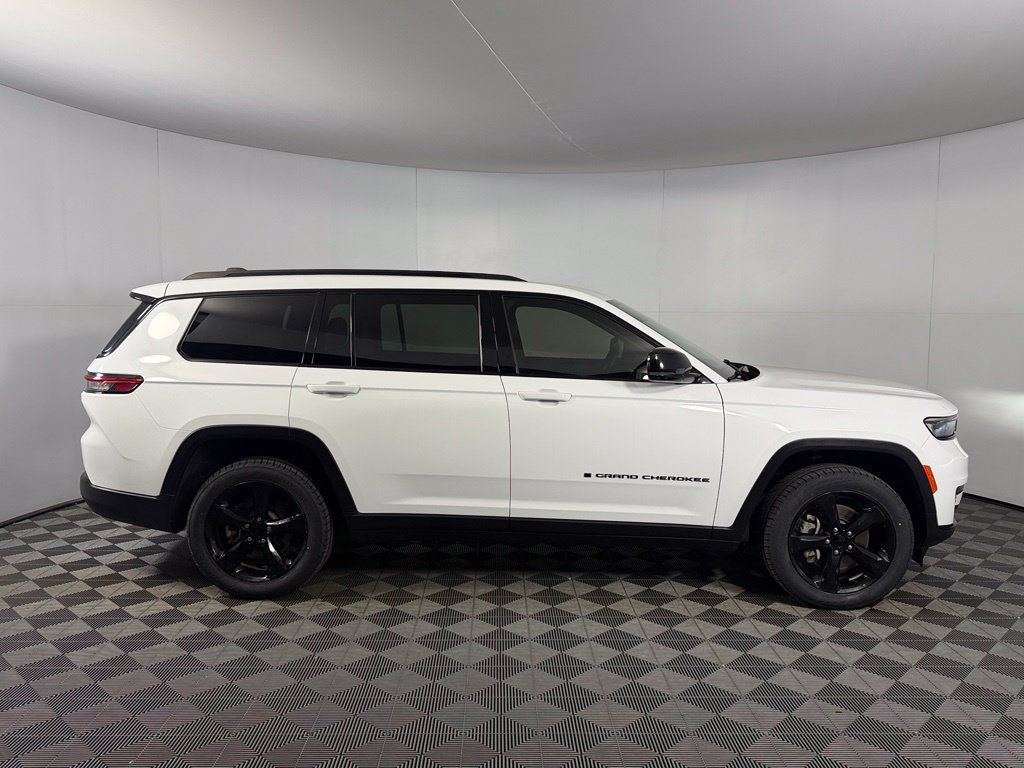 Used 2023 Jeep Grand Cherokee L Laredo AWD/4WD image 7