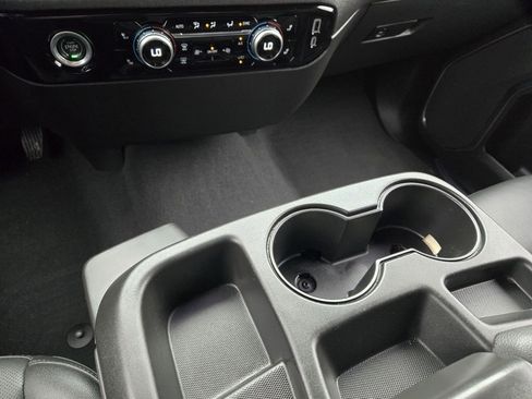 Used 2024 GMC Sierra 1500 SLT image 17