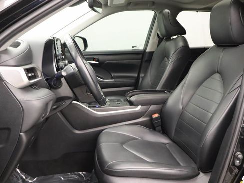 Used 2021 Toyota Highlander XLE FWD image 15