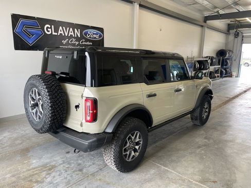 New 2025 Ford Bronco Badlands image 5