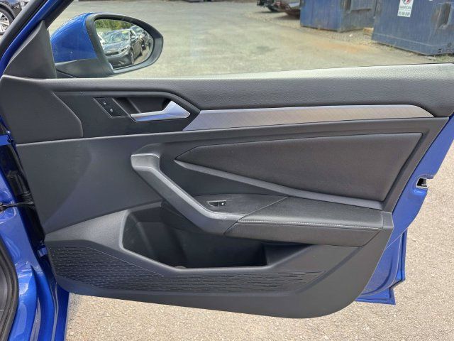 Used 2023 Volkswagen Jetta SE w/ Panoramic Sunroof Package FWD image 8