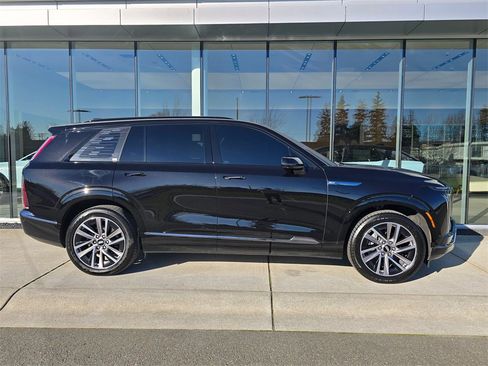 Certified 2026 Cadillac Vistiq Sport image 6