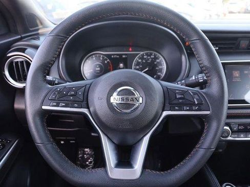 Used 2020 Nissan Kicks SR w/ SR Premium Package FWD image 11