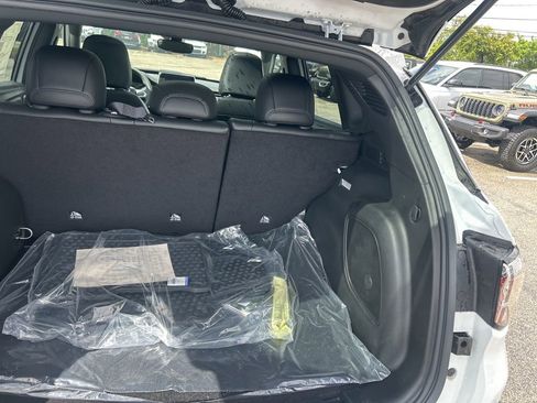 New 2025 Jeep Compass Latitude w/ Sun & Sound Group image 29