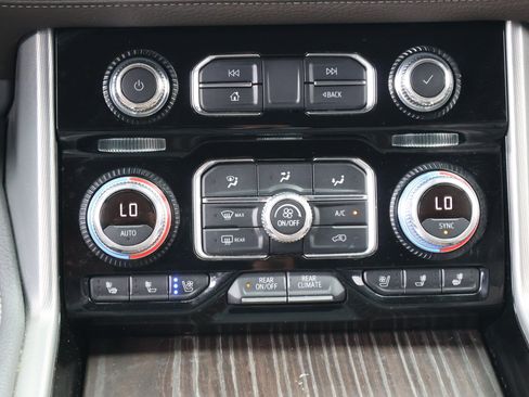 Used 2021 GMC Yukon Denali w/ Denali Premium Package RWD image 23