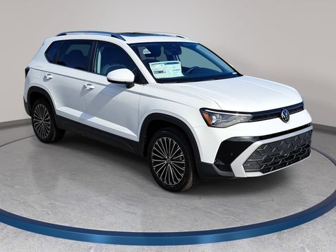 New 2026 Volkswagen Taos SE FWD image 3