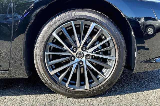 Used 2024 Lexus ES 350 w/ Premium Package FWD image 9