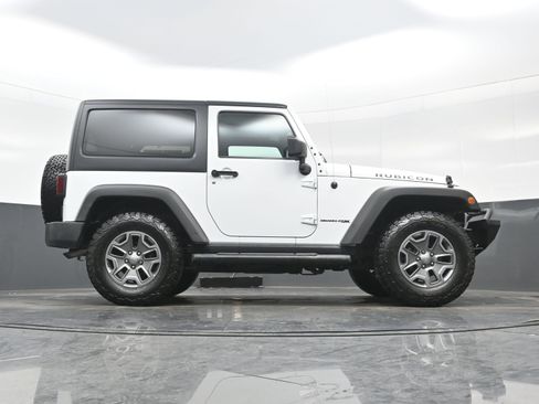 Used 2018 Jeep Wrangler Rubicon w/ Power Convenience Group image 28