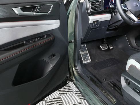 Certified 2025 Volkswagen Atlas Peak Edition SE image 7