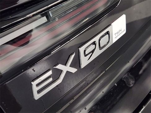 New 2025 Volvo EX90 Plus image 13