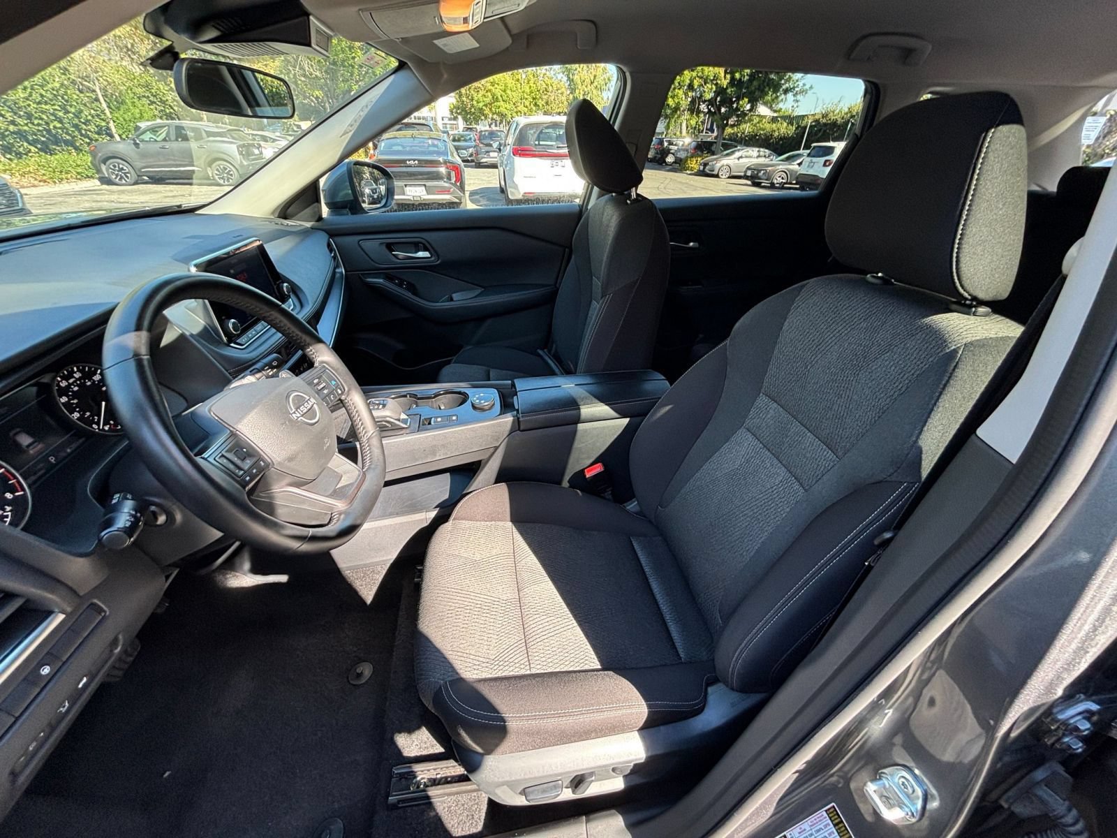 Used 2025 Nissan Rogue SV AWD/4WD image 28