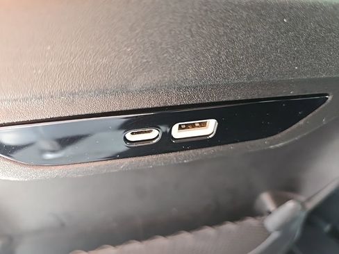 Used 2024 Chrysler Pacifica Touring-L image 27