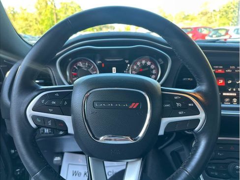 Used 2016 Dodge Challenger SXT Plus image 17