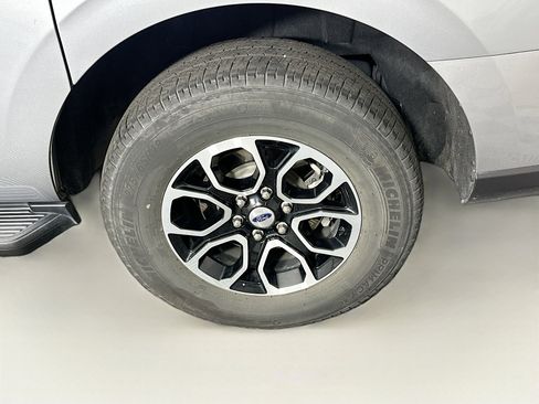 Used 2024 Ford Expedition Max XLT image 11