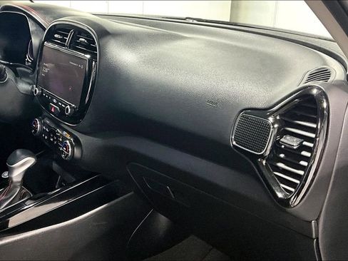 Used 2025 Kia Soul GT-Line image 19
