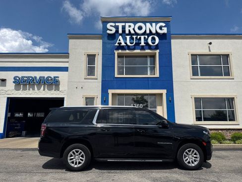 Used 2022 Chevrolet Suburban LT AWD/4WD image 19