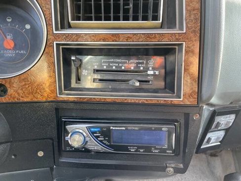 Used 1990 GMC Suburban 4WD image 29