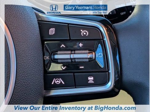 Used 2024 Kia Carnival EX FWD image 28