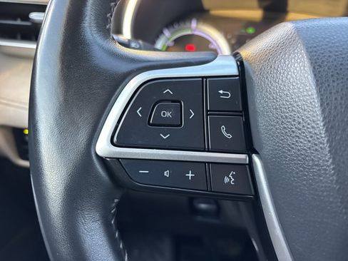 Used 2023 Toyota Highlander XLE image 30