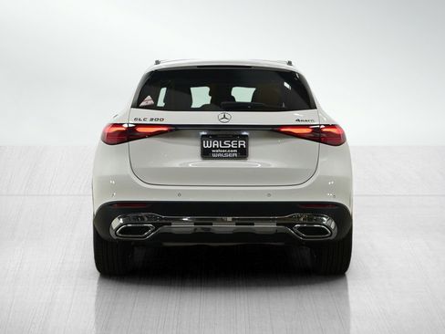 Used 2024 Mercedes-Benz GLC 300 4MATIC image 4