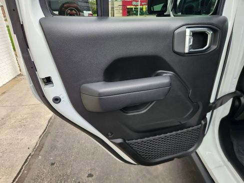 Used 2024 Jeep Wrangler Unlimited AWD/4WD image 16