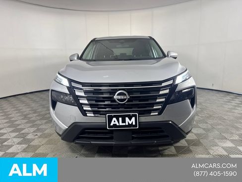 Used 2025 Nissan Rogue SV FWD image 3