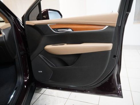 Used 2018 Cadillac XT5 Platinum w/ Driver Assist Package image 29