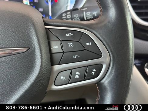 Used 2020 Chrysler Pacifica Touring-L Plus w/ Advanced Safetytec Group FWD image 29