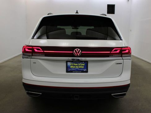 Used 2025 Volkswagen Atlas SE AWD/4WD image 4