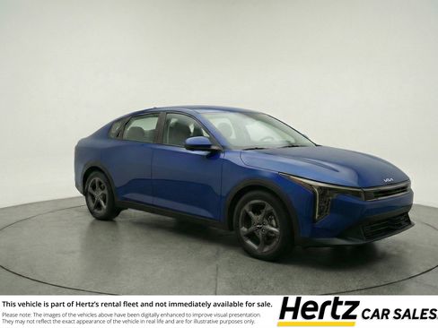 Used 2025 Kia K4 LXS FWD image 1