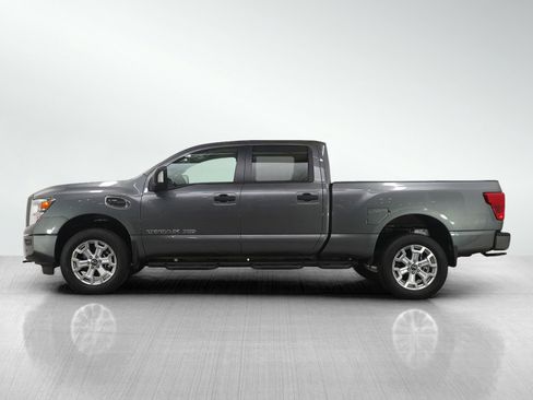 Used 2024 Nissan Titan SV w/ SV Convenience Package image 2