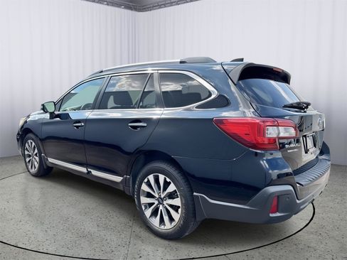 Used 2018 Subaru Outback 3.6R Touring AWD/4WD image 10