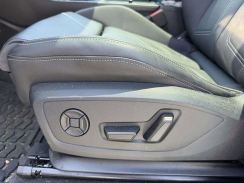 Used 2025 Audi Q3 2.0T Premium w/ Convenience Package AWD/4WD image 21