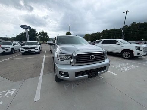 Used 2022 Toyota Sequoia SR5 AWD/4WD image 8