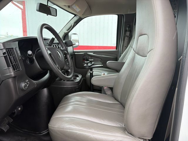 Used 2014 Chevrolet Express 2500 RWD image 21