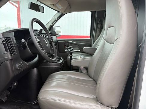 Used 2014 Chevrolet Express 2500 RWD image 21