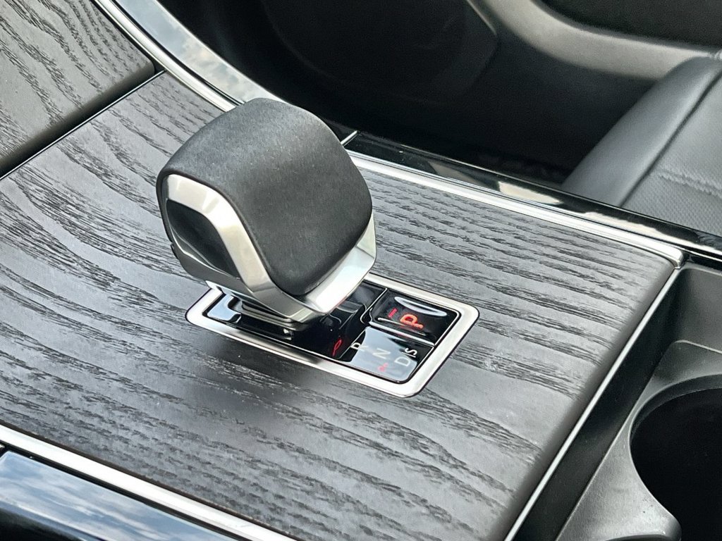 Certified 2025 Land Rover Range Rover Velar Dynamic SE AWD/4WD image 27